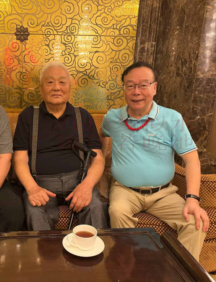 半岛体育官方入口-国足泰斗年维泗93周岁寿宴,石雪清与众多名宿相聚,看看都有谁?|大连|中国足球|徐根宝|中国男足|国足主帅_新浪体育_新浪新闻